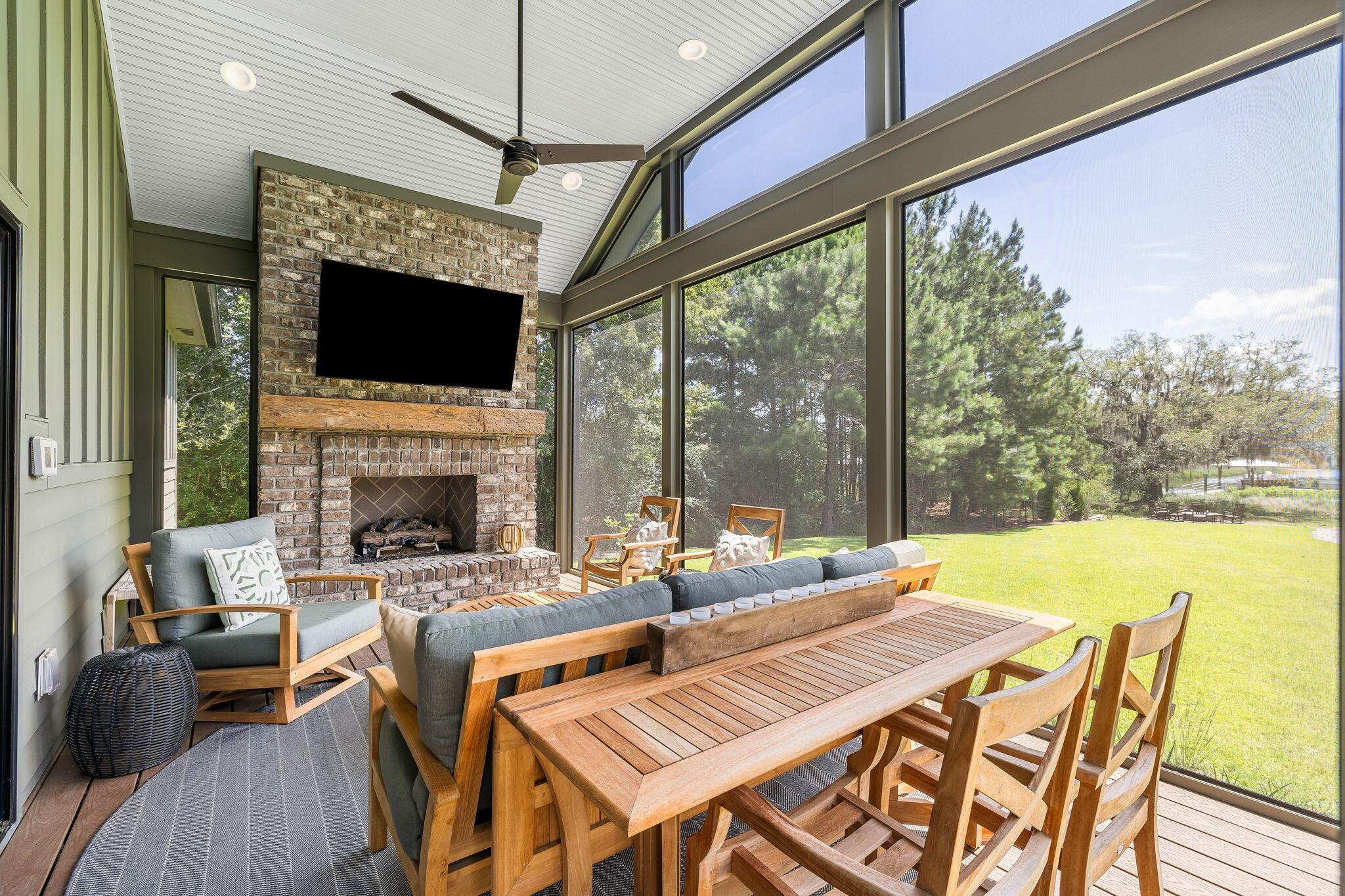 Image 2: Screened porch