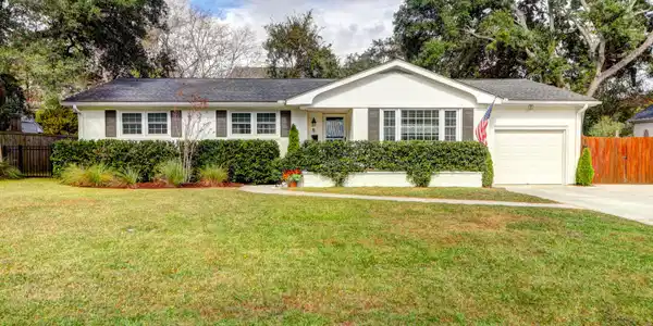 8 Charlestowne Road
