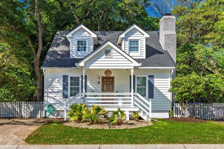 1507 Village Square