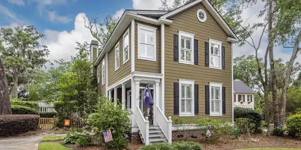 1077 Groves Manor Court