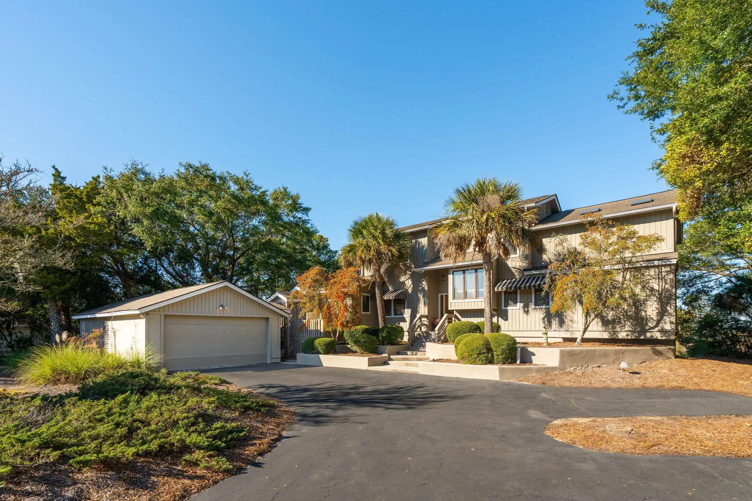 Image 1: 10WaterwayIslandDr-KeenEyeMarketing-006