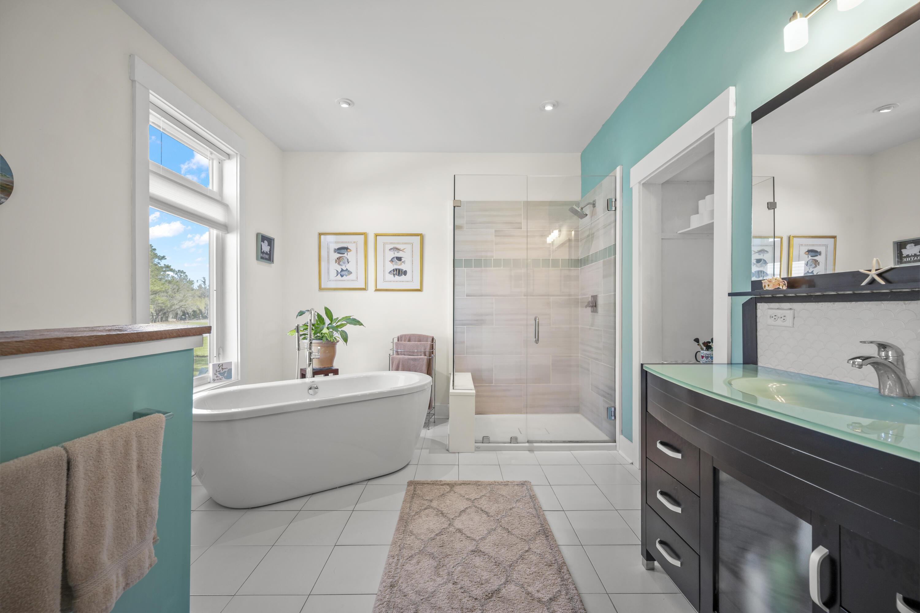 Image 1: Primary Ensuite 4