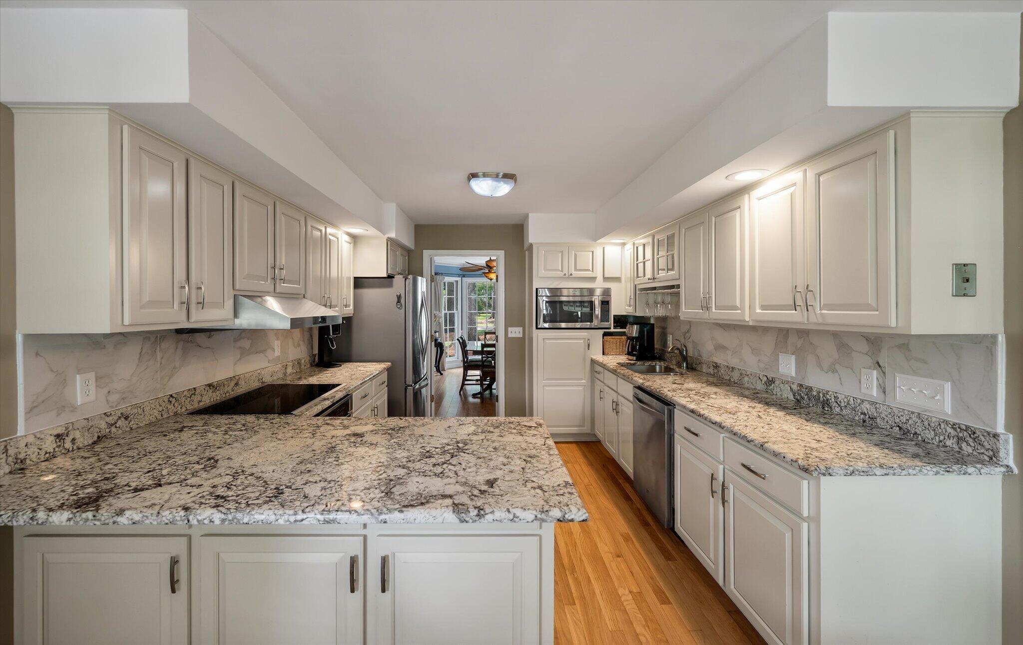 Image 3: 21-1080 Deleisseline_i_Lowcountry_Exposu