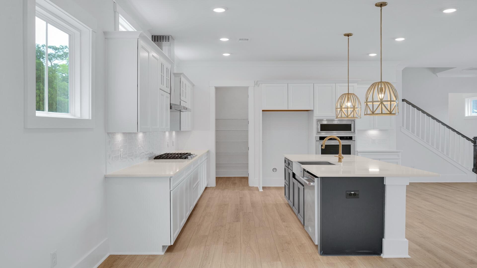 Image 2: Kitchen
