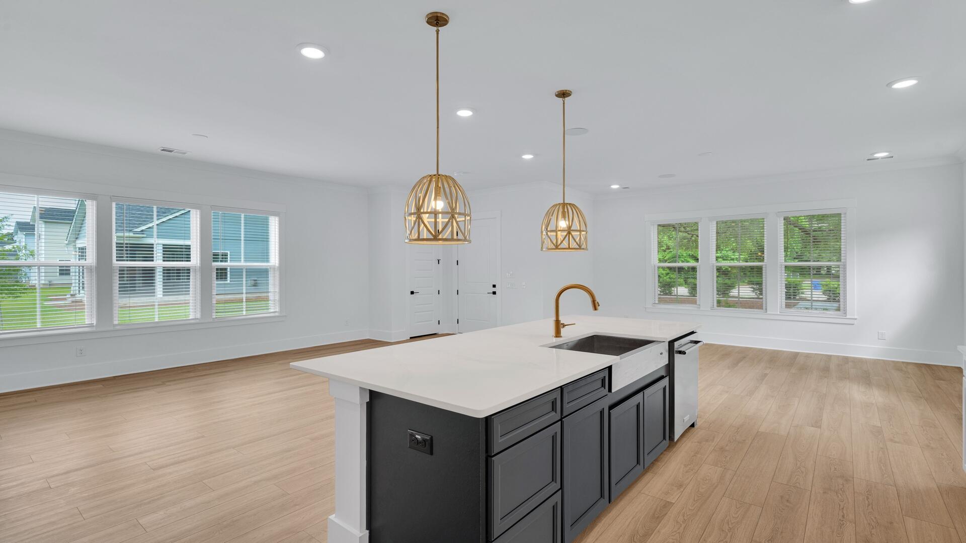 Image 3: Kitchen