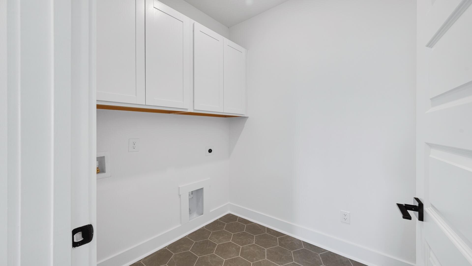Image 4: Laundry Room