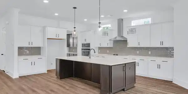 Image 2: Kitchen