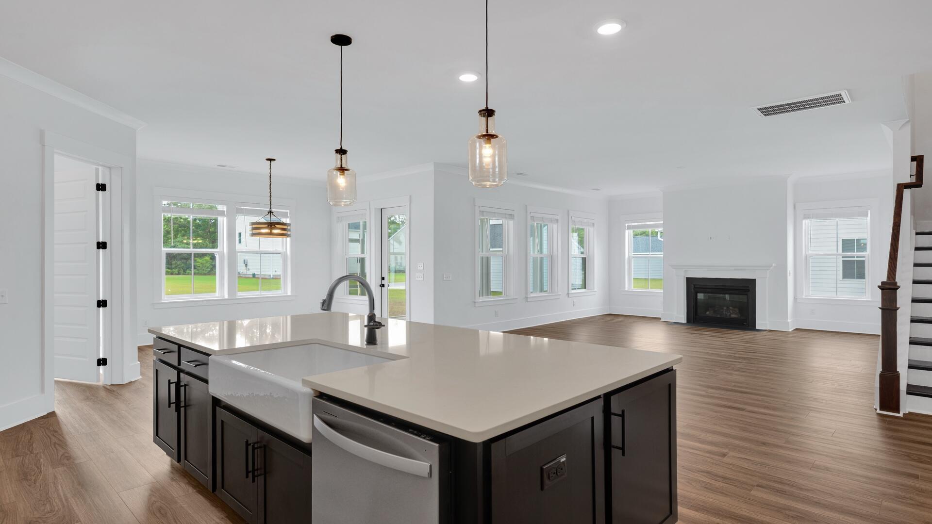 Image 3: Kitchen
