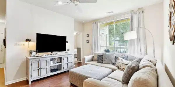 1600 Long Grove