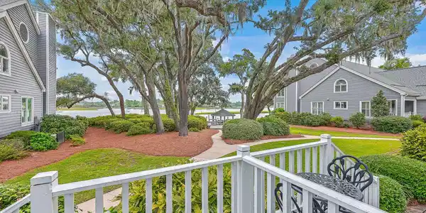 105 Waterfront Plantation Drive