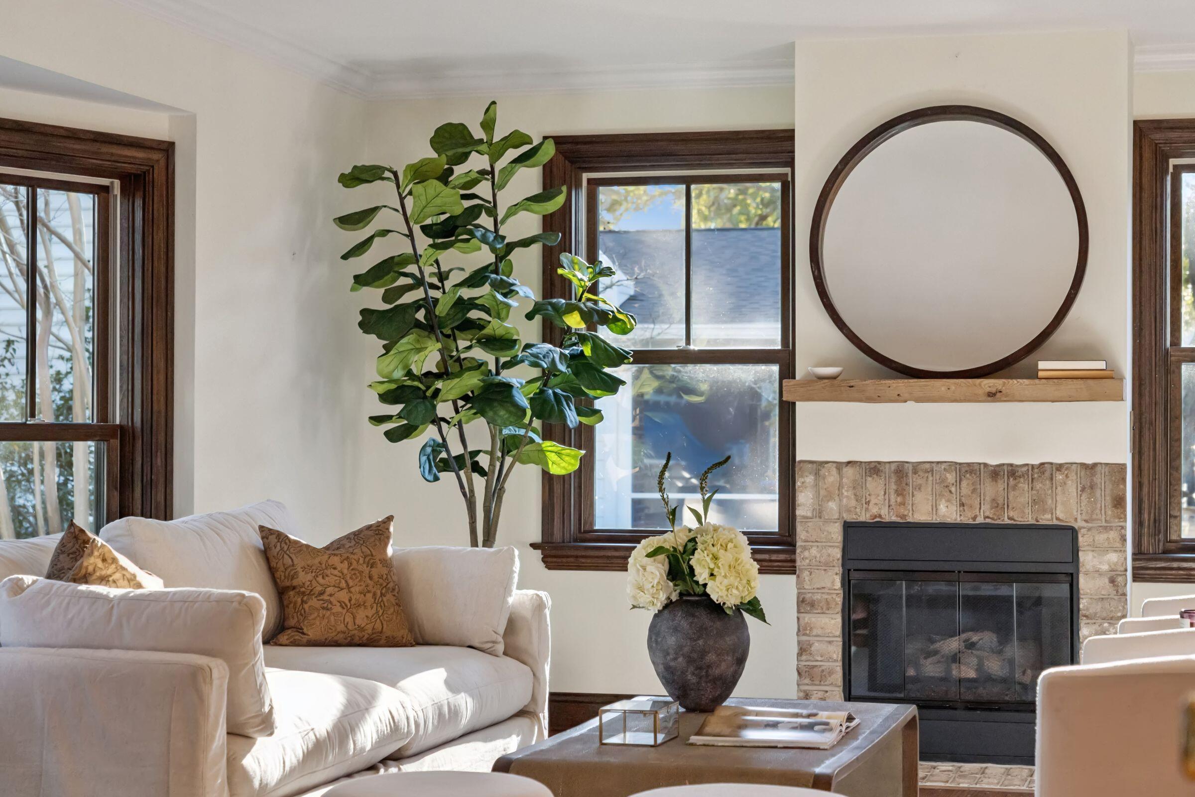 Image 3: 980FortSumterDr-KeenEyeMarketing-013