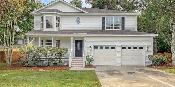 712 Windrush Court