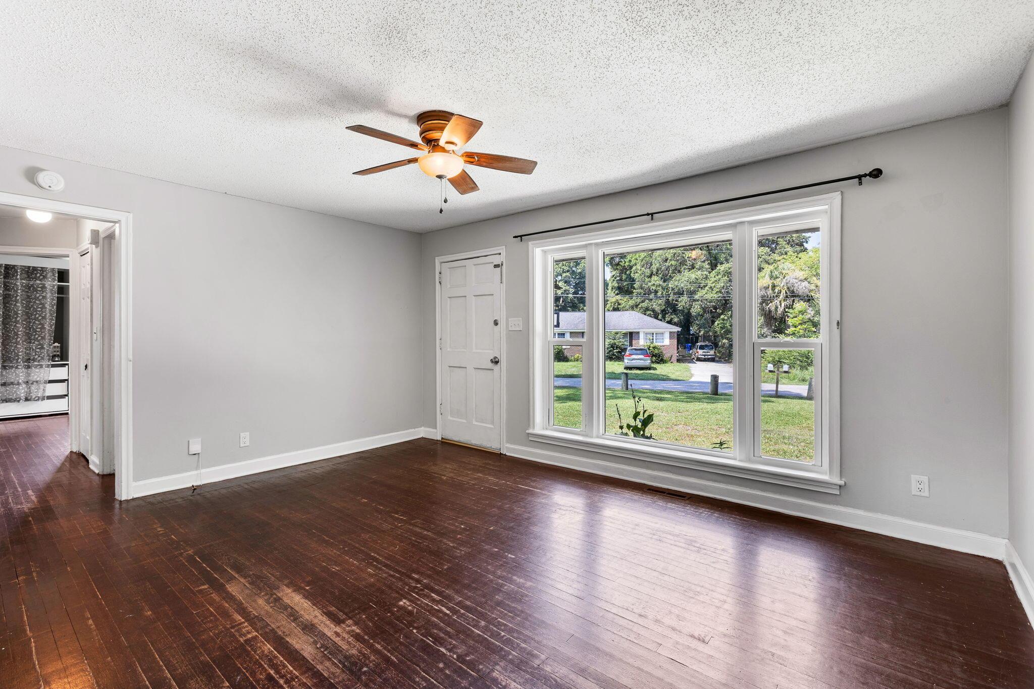 Image 3: 4-web-or-mls-860 Santee St CoastalRE-8