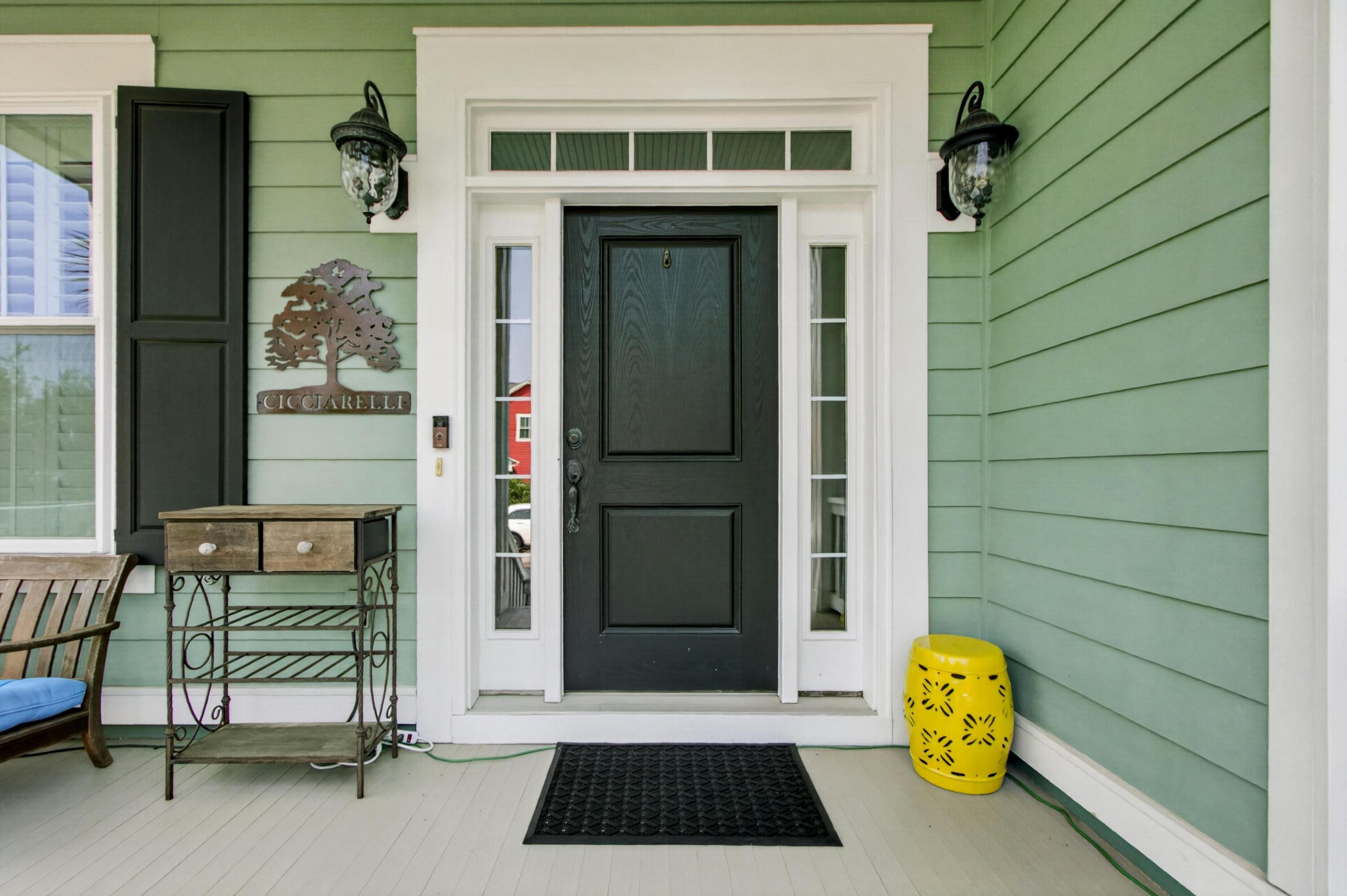 Image 3: Full Front Porch