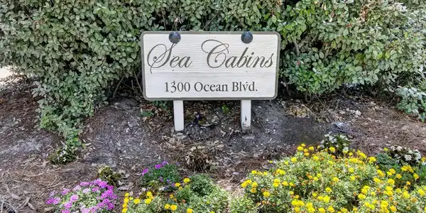 Image 2: Sea Cabins on the Ocean