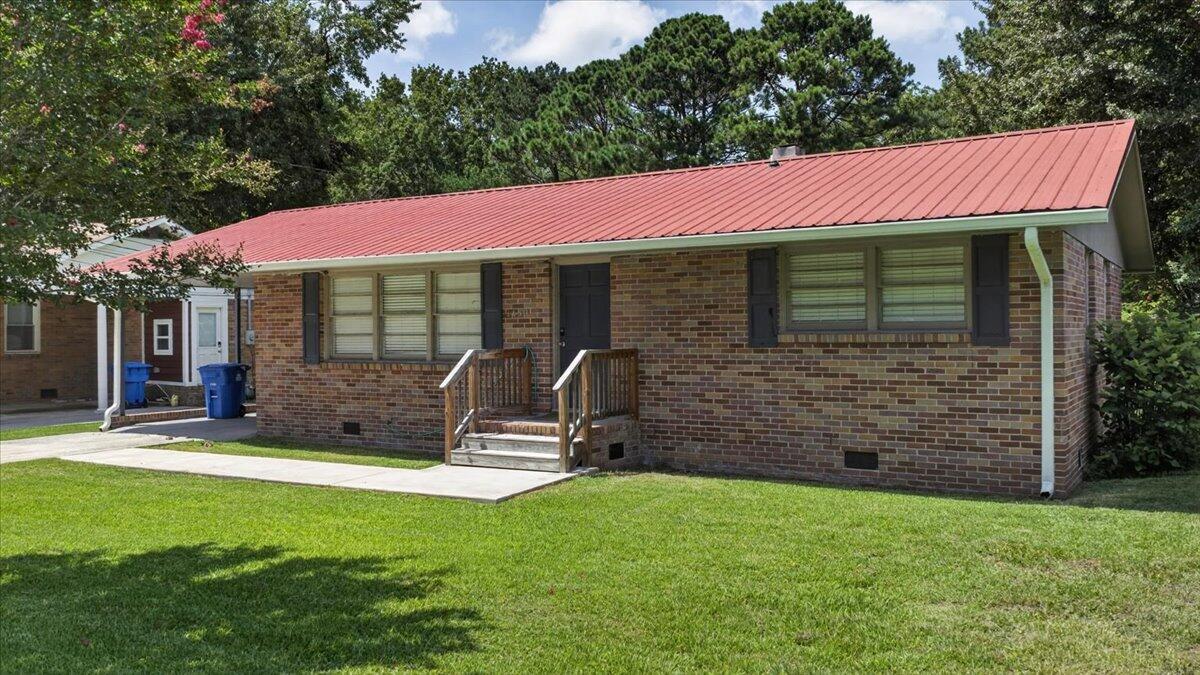Image 1: 01-1450 N Sherwood Dr-16