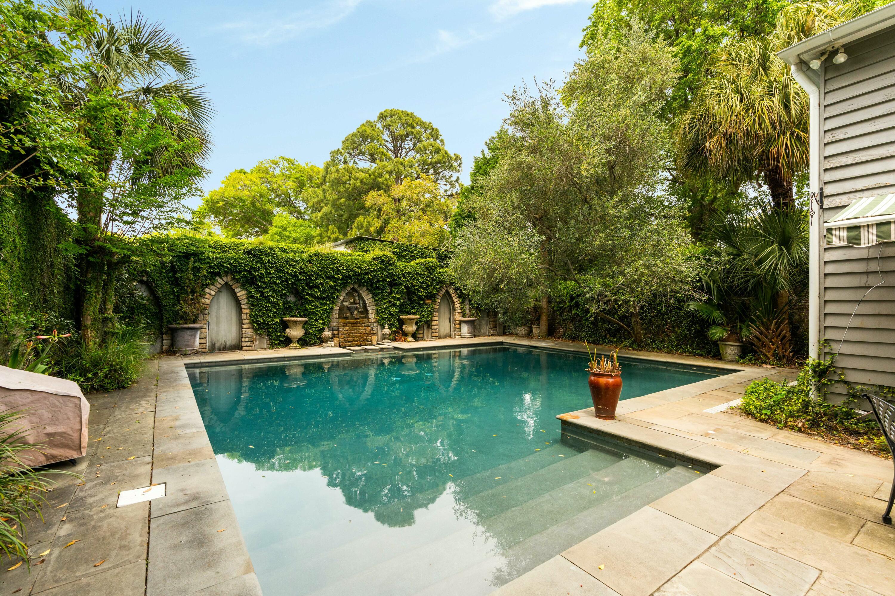 Image 4: Pool