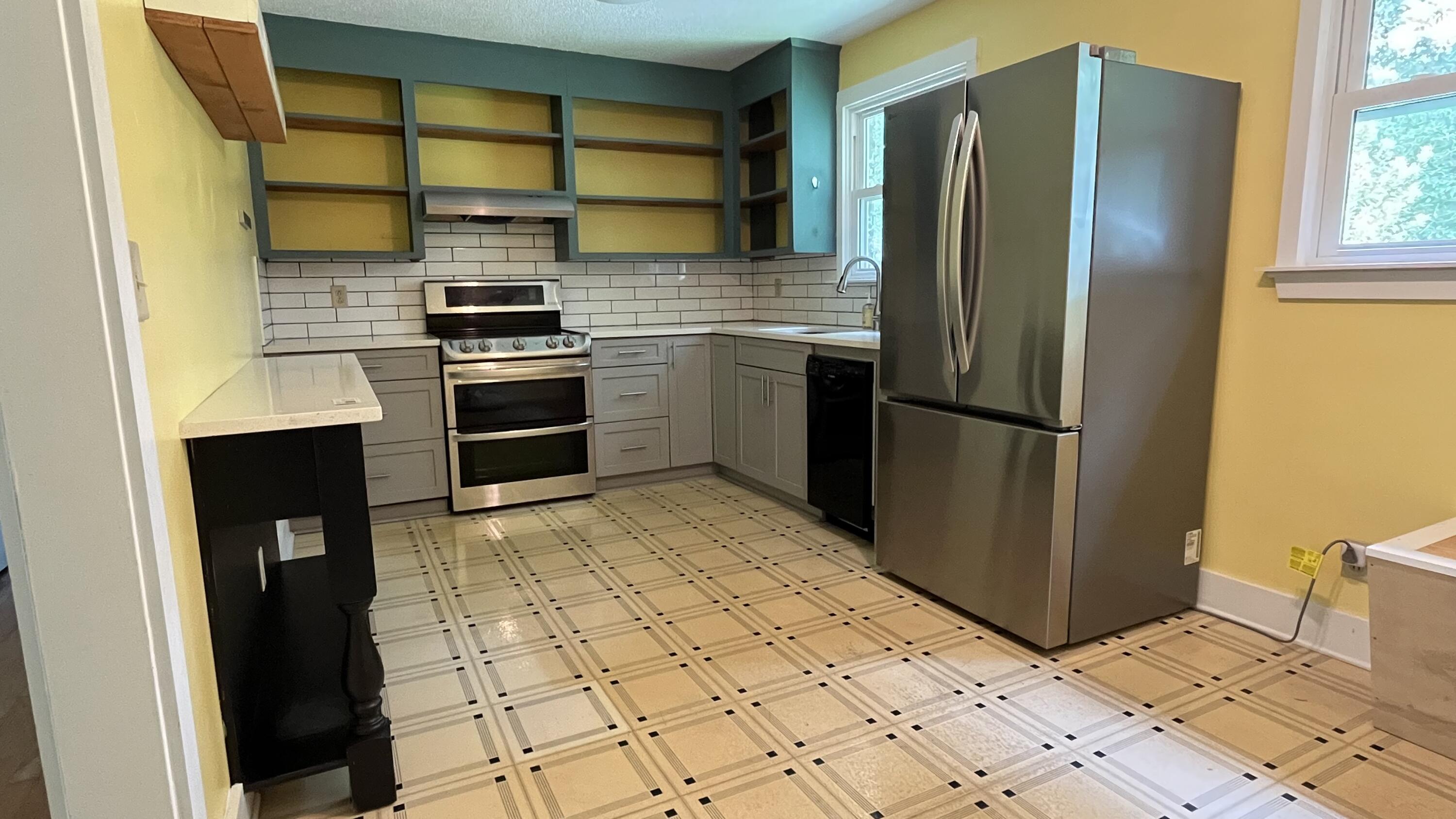 Image 3: Kitchen