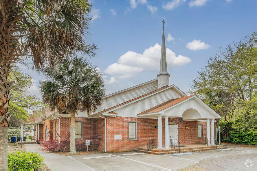 Image 1: 835-Magnolia-Rd-Charleston-SC-Building-P