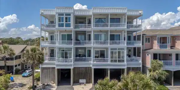 216 W Arctic Avenue