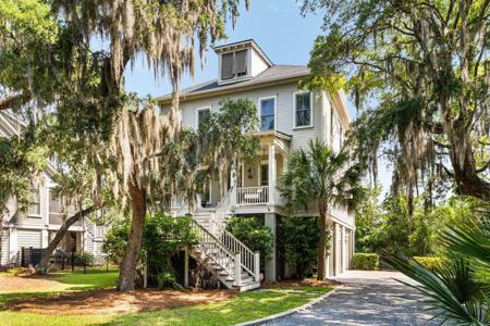 1878 Headquarters Plantation Drive