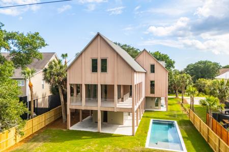 3102 Fort Street