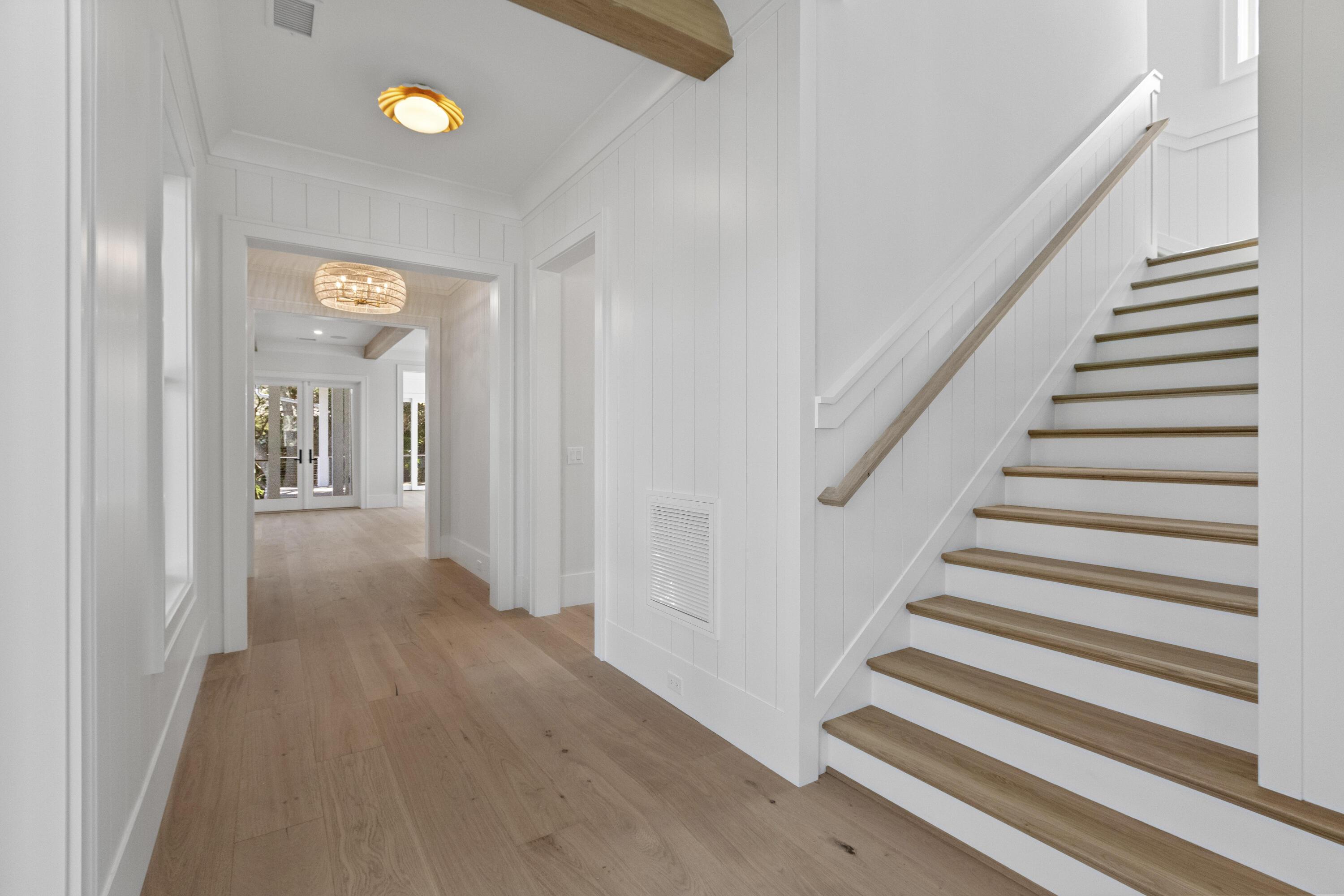 Image 4: Foyer