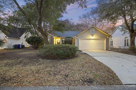 1942 Oak Tree Lane