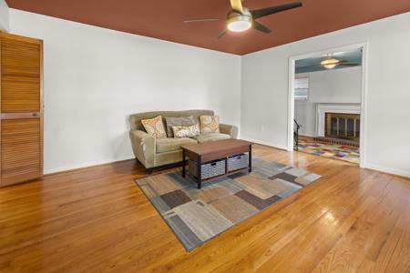1409 Kentwood Circle