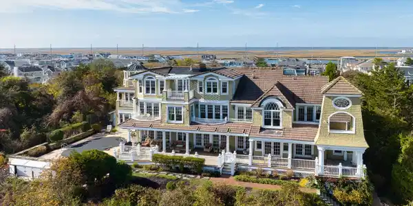5475 Dune Drive