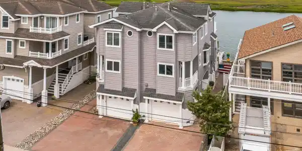 5616 Sounds Avenue