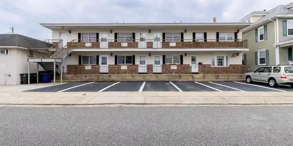 106 W Wisteria Road