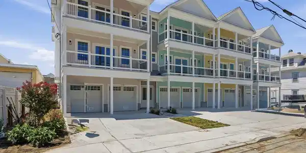 110 W Garfield Avenue