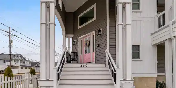 200 W 8th Avenue