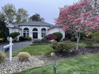 11 Holly Knoll Drive