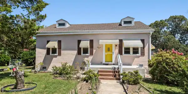 111 Matthews Avenue