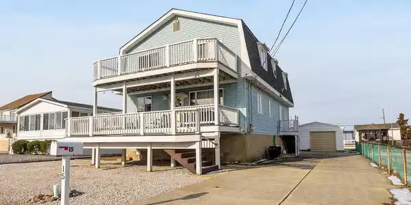 15 Shawcrest Road
