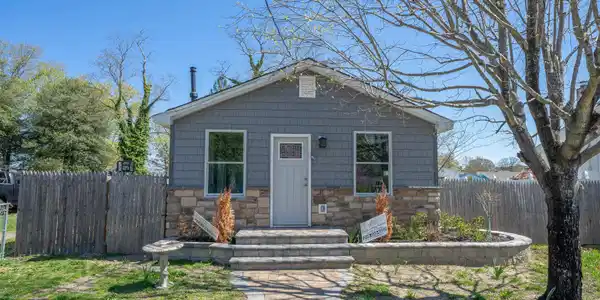 31 Locust Road