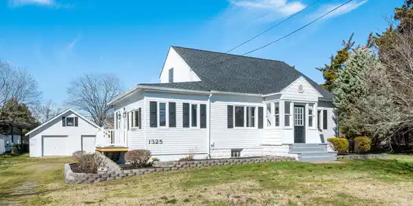 1325 Route 9