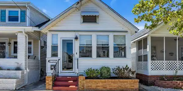 208 E Bennett Avenue