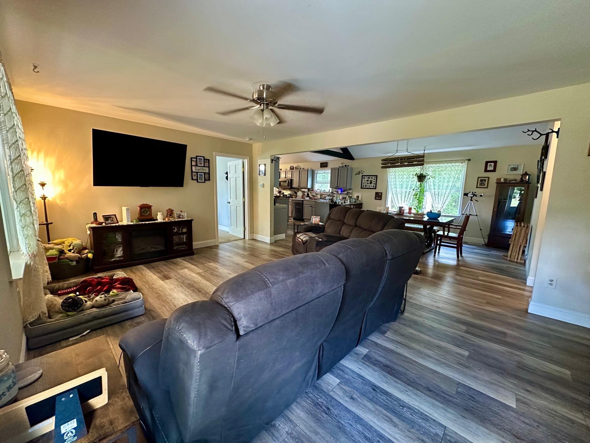 Image 2: Living Room