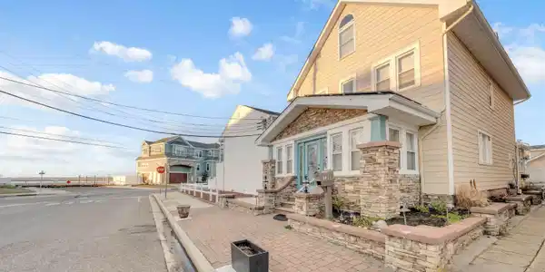 103 W Myrtle Road