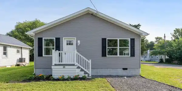 25 Desoto Avenue