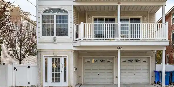 146 E Roberts Avenue
