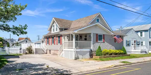320 W Pine Avenue