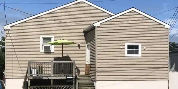 103 W Roberts Avenue