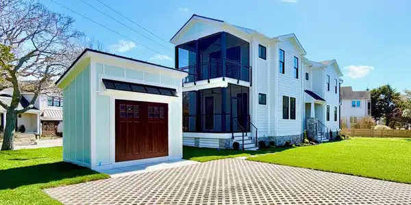 605 E Lake Drive
