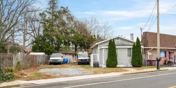 1206 Bayshore Road