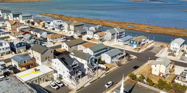 8 Neptune Avenue