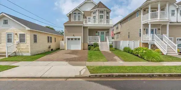 102 E 8th Avenue